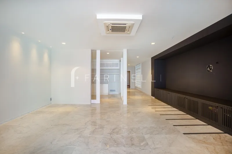 Floor-to-ceiling windows in a 3-bedroom apartment, 465 m² — photo 17