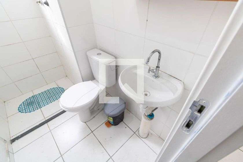 Apartamento de 49 m² com box de vidro no banheiro — photo 5