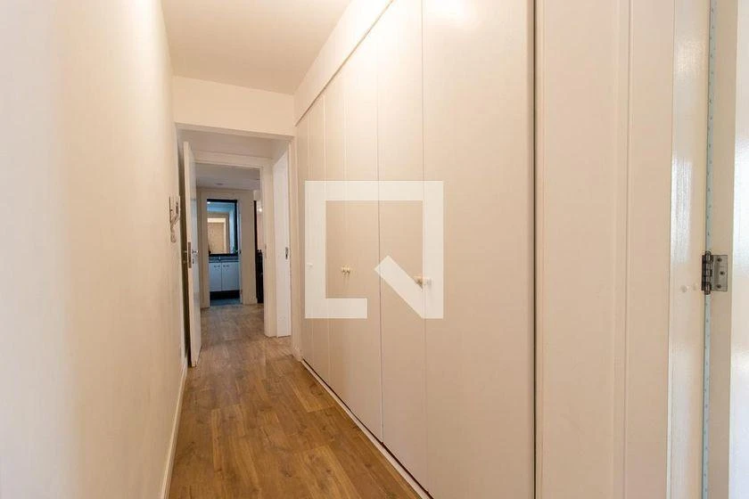 Bathtub in a 3-bedroom apartment, 176 m² — photo 39