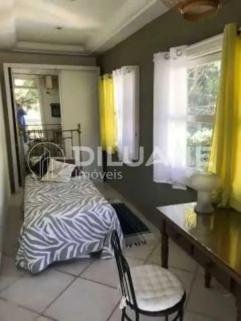 Furnished triplex with 5 bedrooms and shared pool area — photo 10