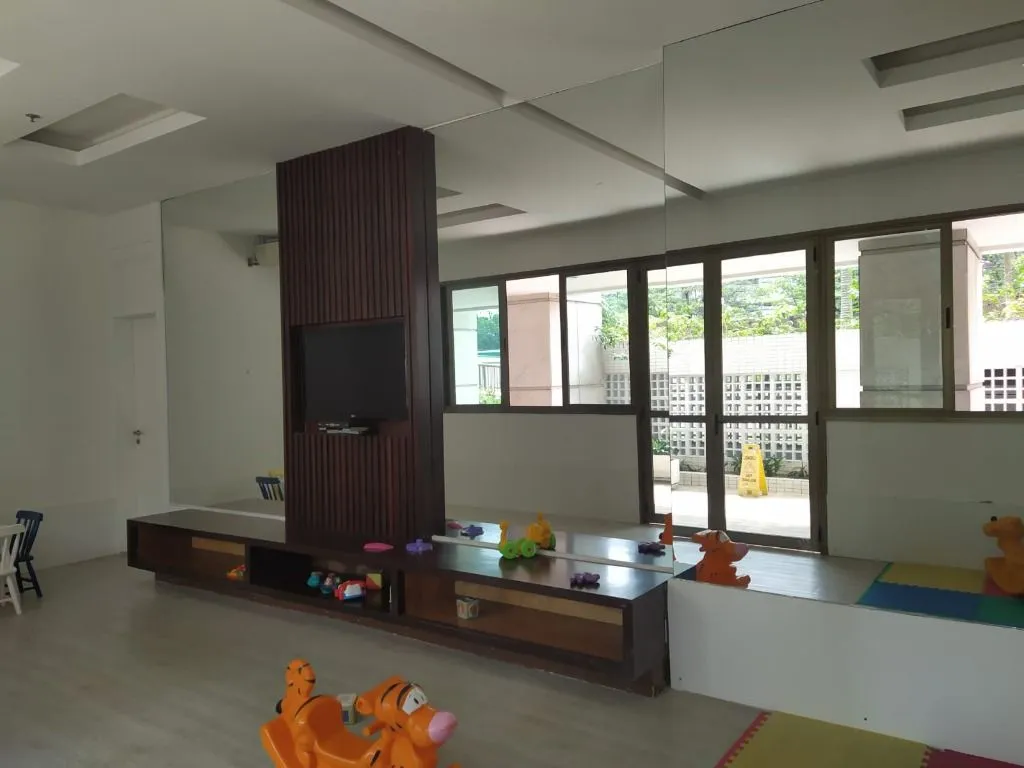 Furnished penthouse with balcony and open-plan kitchen — photo 51