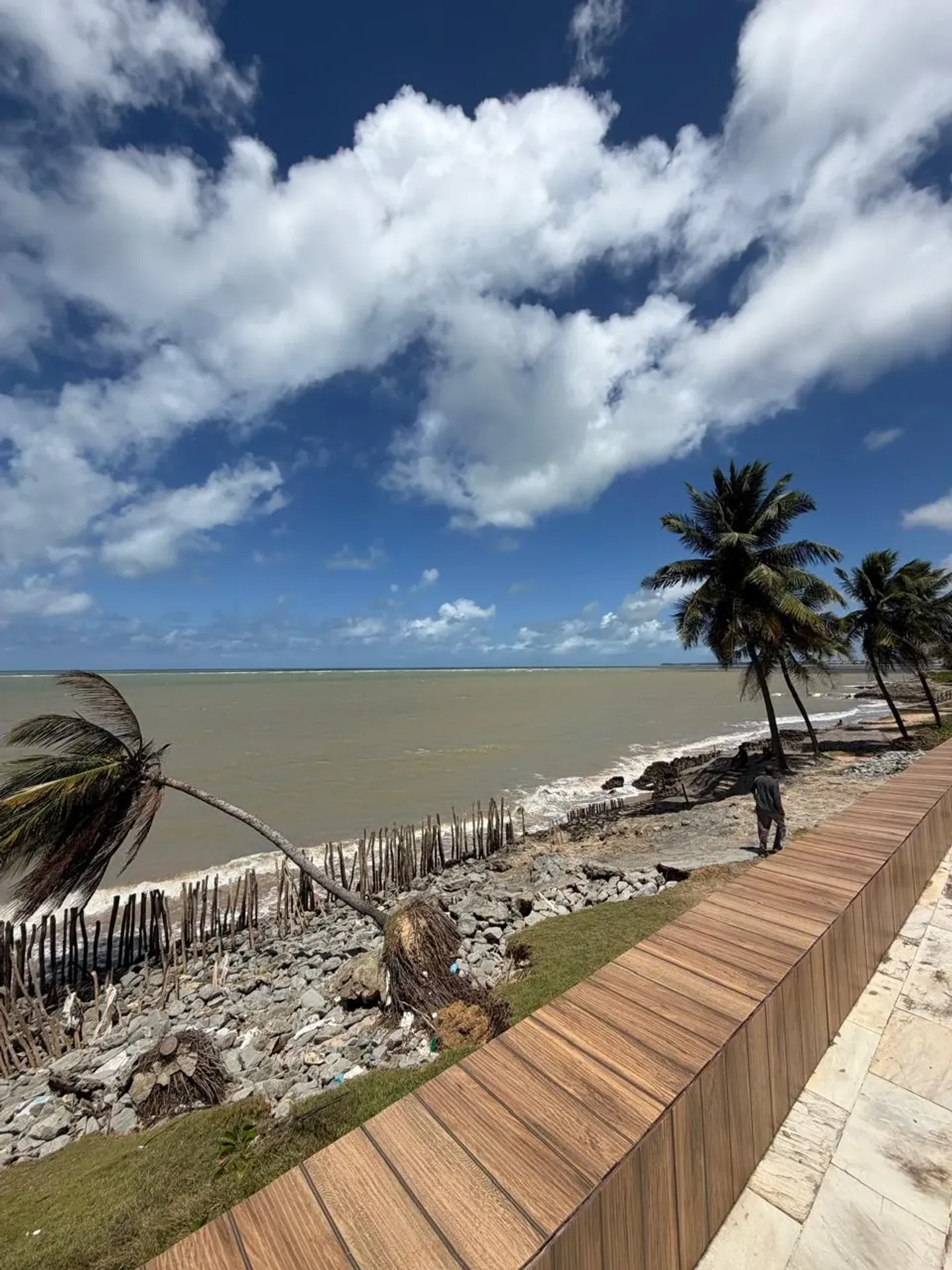 4-bedroom house with a water view in João Pessoa
