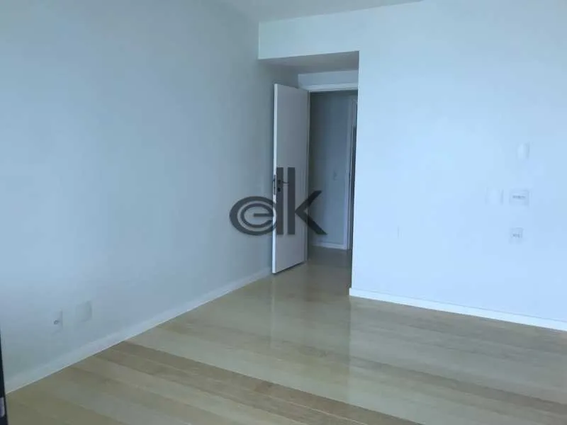 Apartamento mobiliado com cozinha fechada e 4 quartos — photo 12