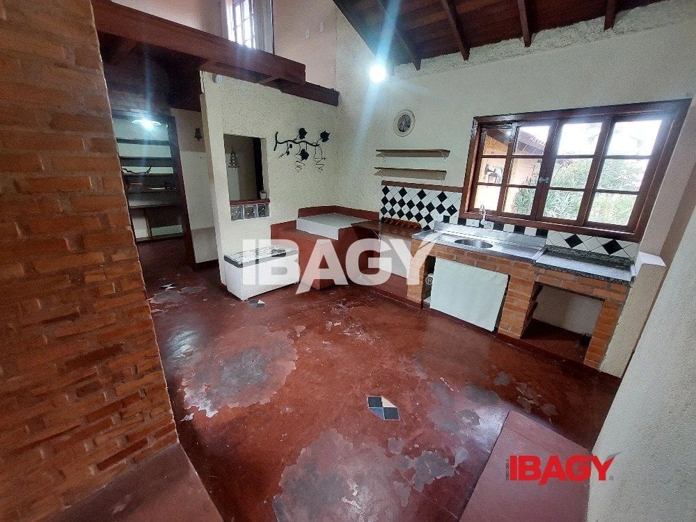 Дом с 2 спальнями, 1 ванной и 2 парковочными местами — photo 4