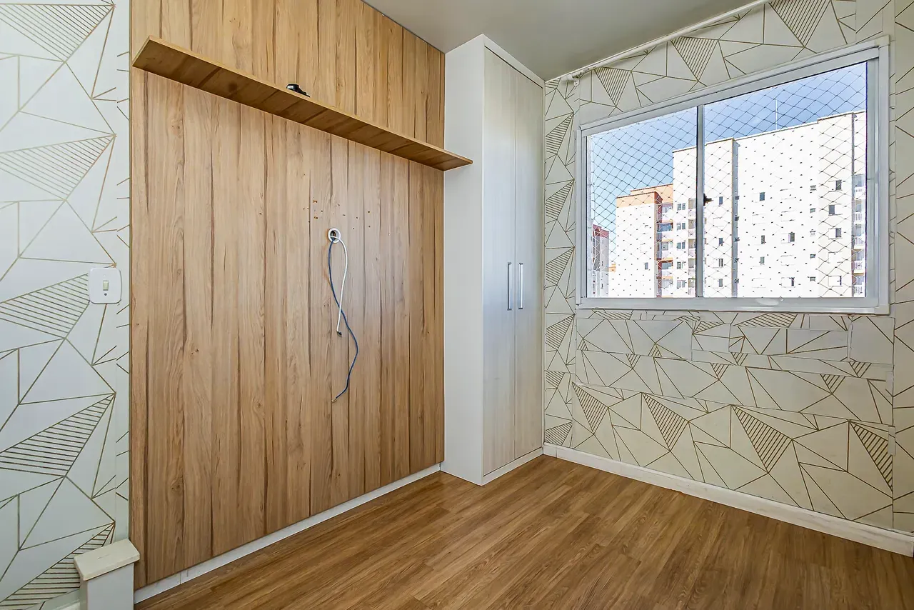 2-bedroom apartment with wood or laminate floors in Curitiba — photo 23