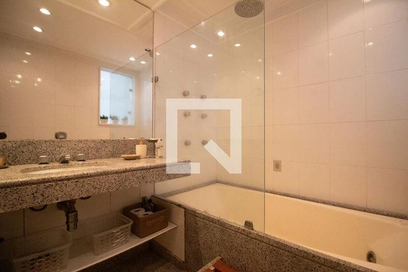 Penthouse for rent with 4 bedrooms and 210 m² — photo 31