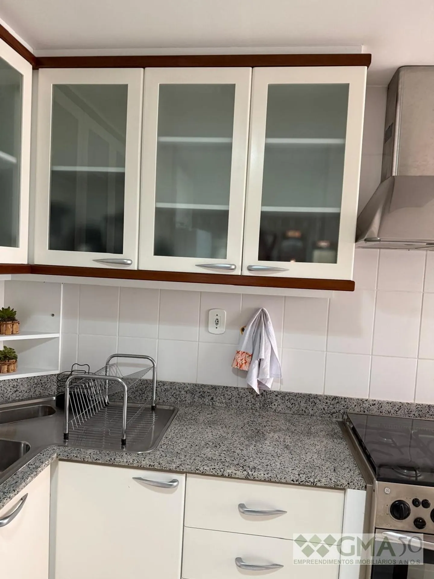 Furnished apartment with 3 bedrooms and 2 bathrooms — photo 21