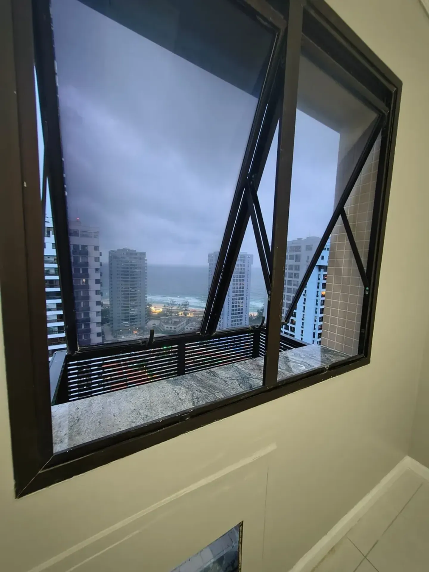 3-bedroom apartment with 3 bathrooms and glass balcony — photo 30