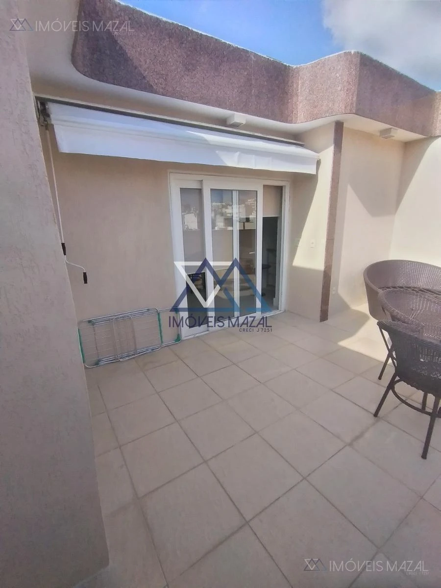 Glass-enclosed balcony in a one-bedroom apartment, 102 m² — photo 31