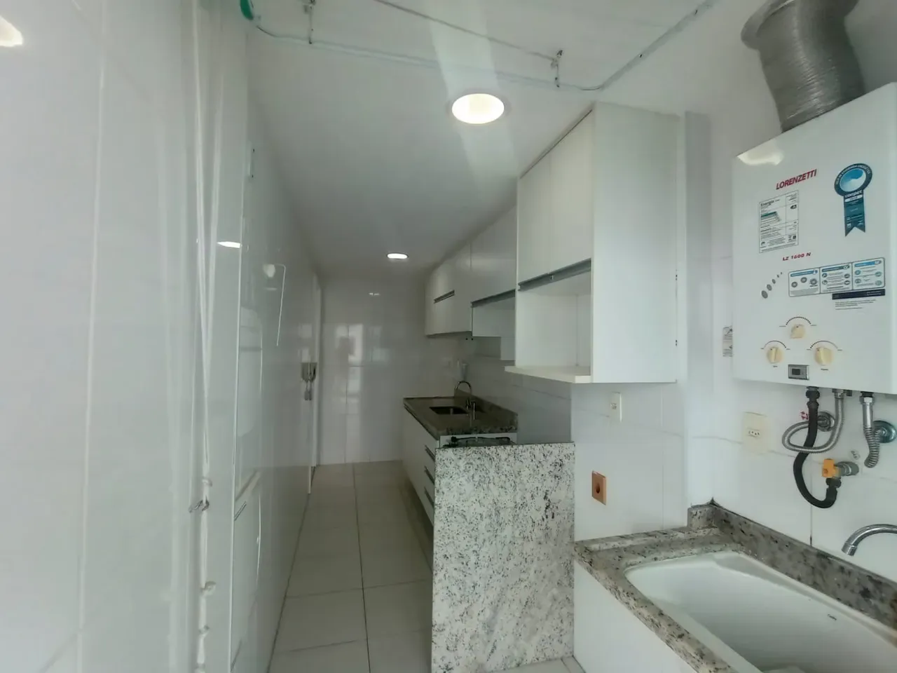 2-bedroom apartment with enclosed balcony and parking — photo 6