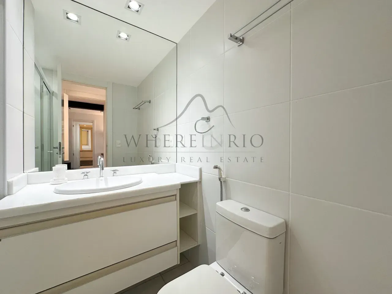 Furnished apartment with 2 bedrooms and water view — photo 16