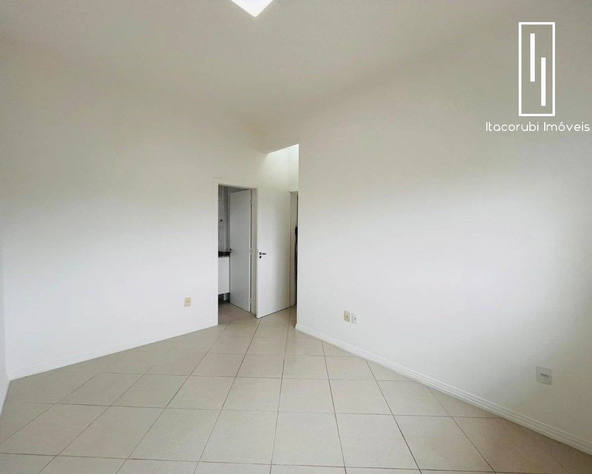 Balcony with a grill in a 2-bedroom apartment, 128 m² — photo 21