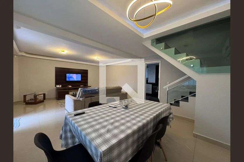 House 280 m² with 4 bedrooms and 3 bathrooms — photo 5