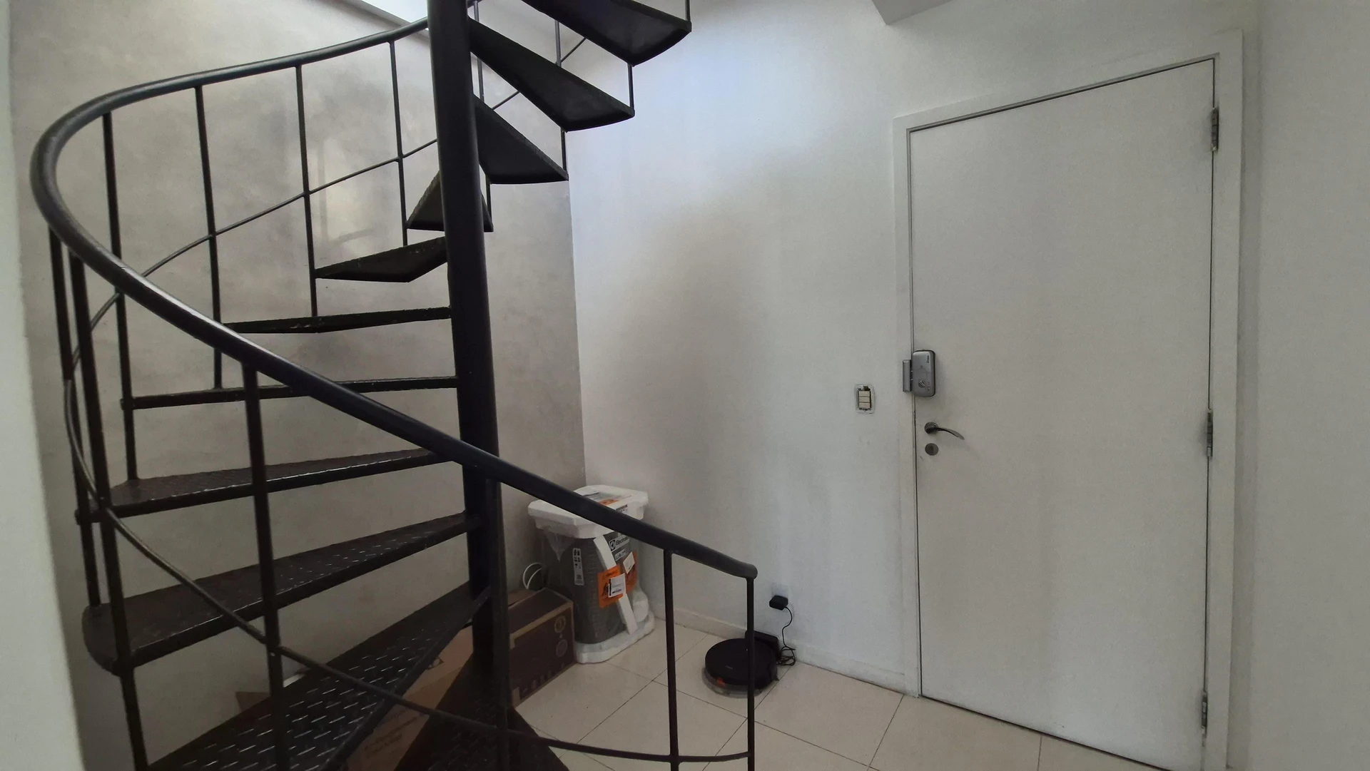 Furnished 2-bedroom apartment with private BBQ — photo 11