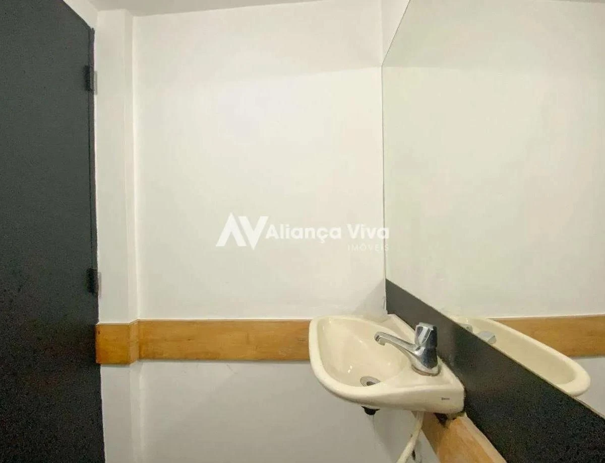 Casa, 824 m², com janelas do piso ao teto — photo 2