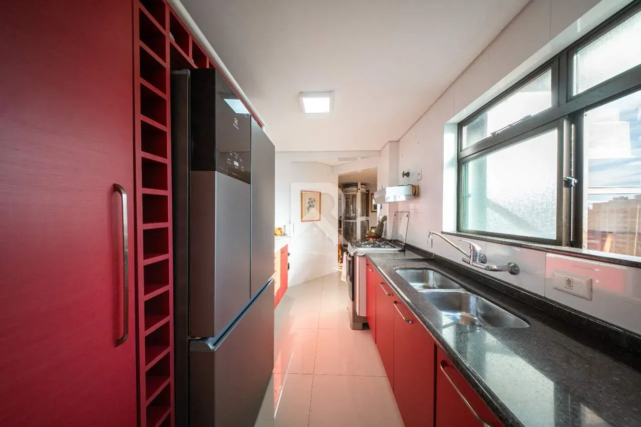 Furnished apartment with 3 bedrooms and 221 m² — photo 26