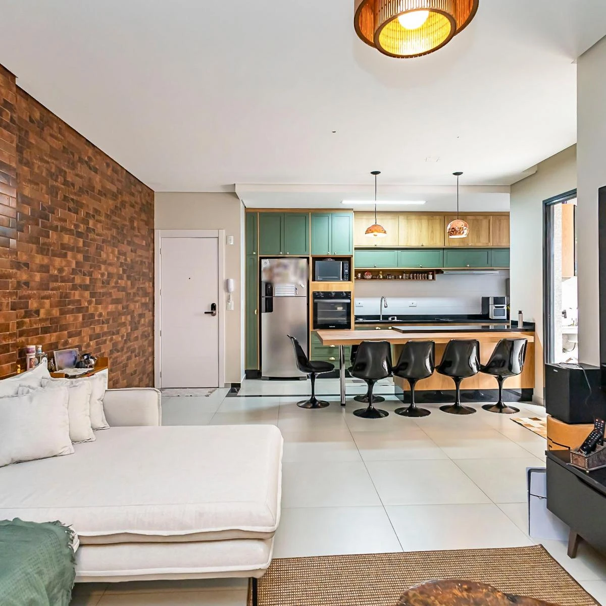 3-bedroom apartment with a grill on the balcony in Curitiba — photo 9