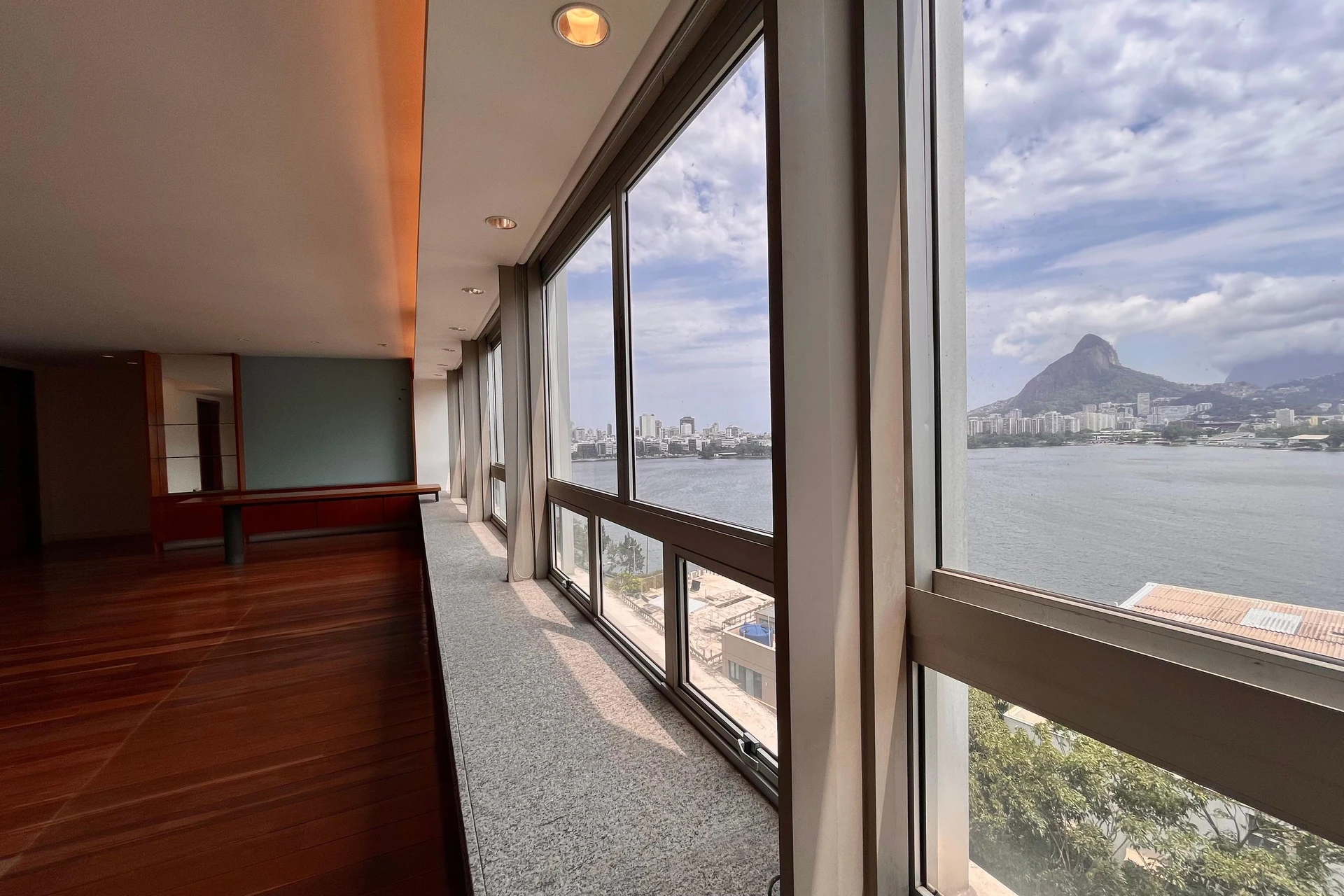 3-bedroom apartment with a water view — photo 40