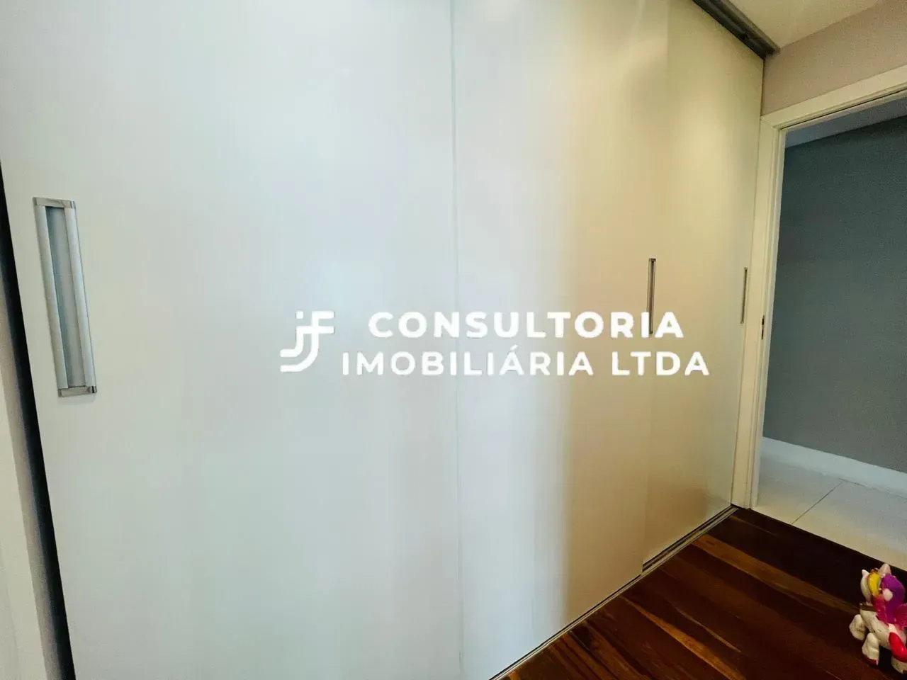Apartamento mobiliado 160 m² com 3 quartos e 5 banheiros — photo 19