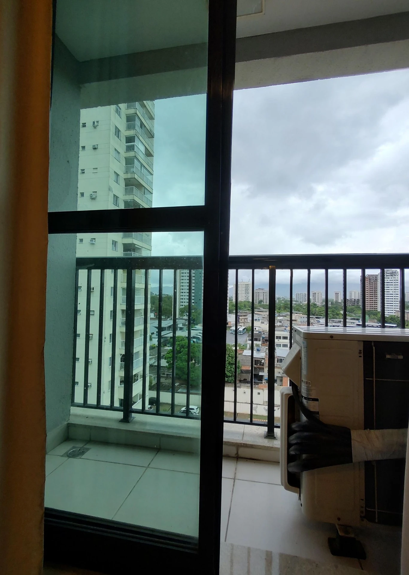 Furnished 1-bedroom apartment with an open-plan kitchen — photo 41