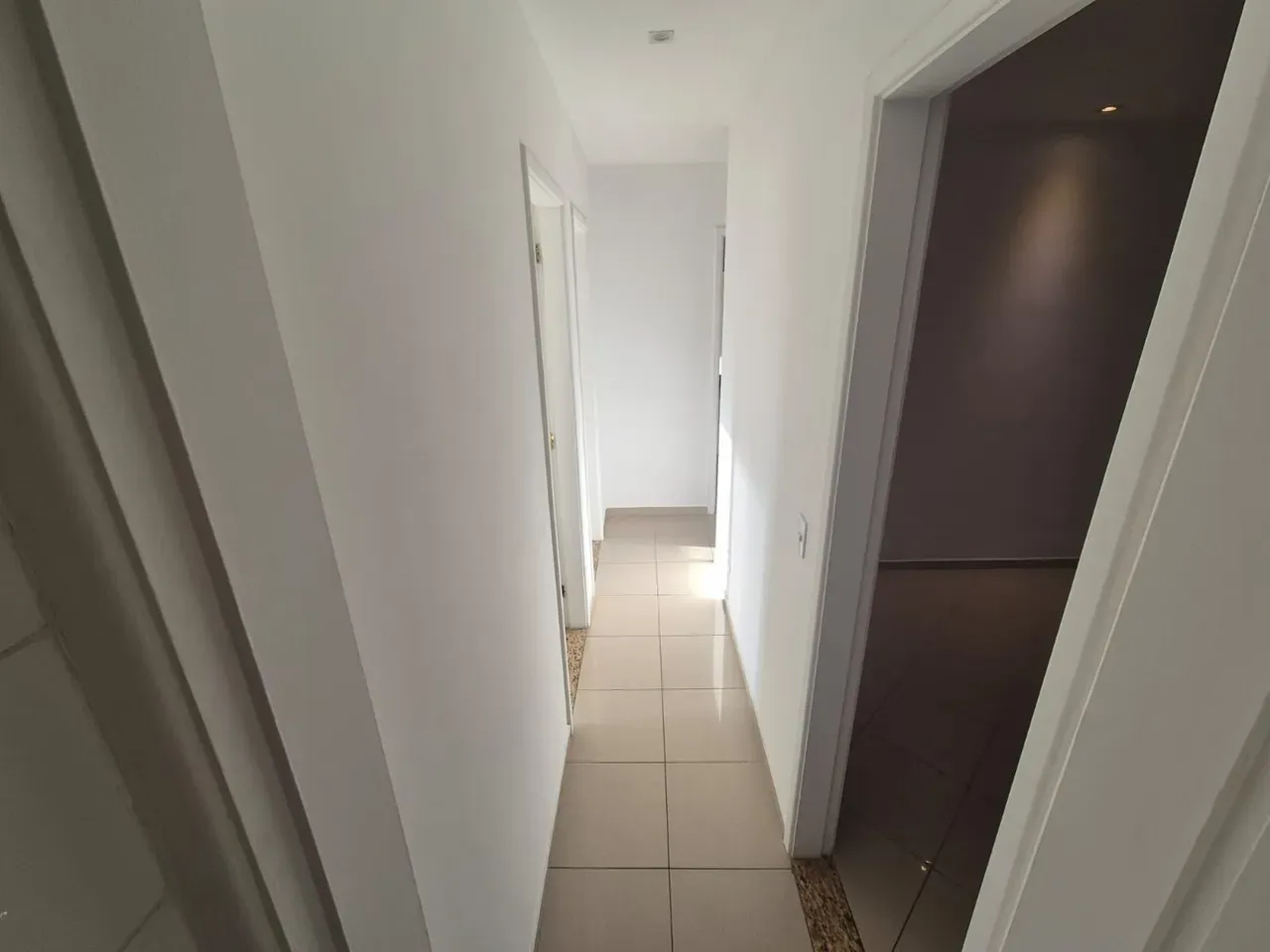 Glass-enclosed balcony in a 3-bedroom apartment, 115 m² — photo 2