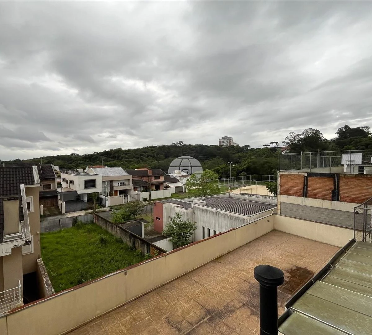 3-bedroom apartment with a bathtub in Curitiba — photo 29