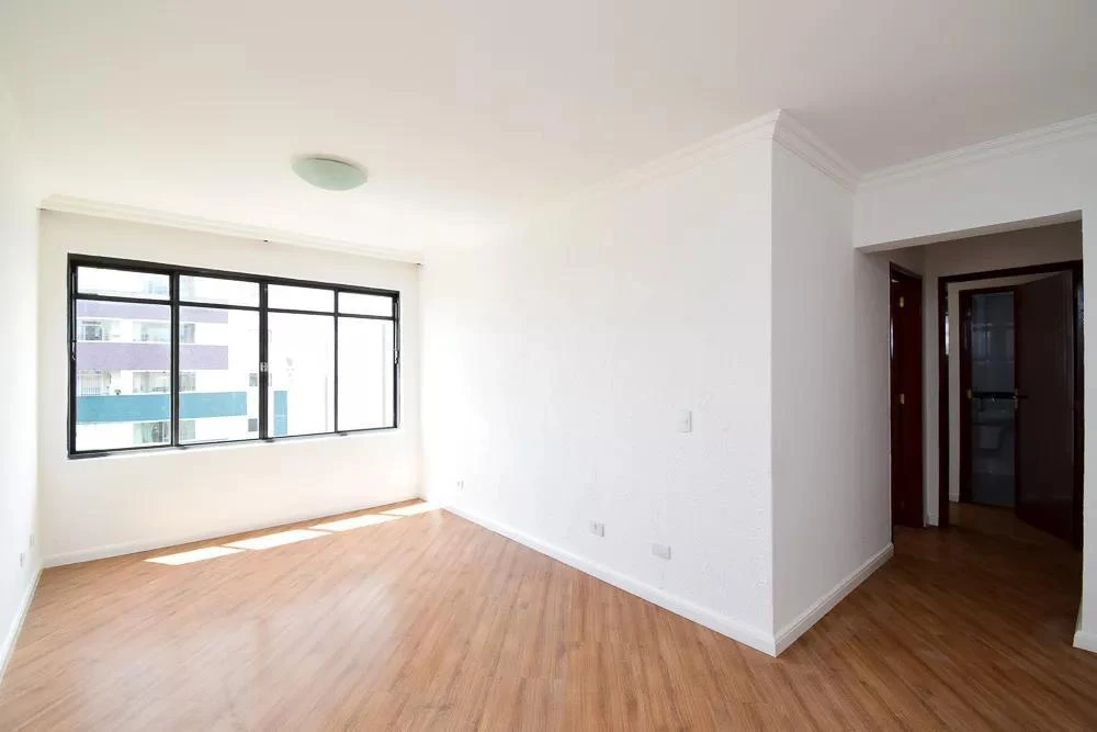 3-bedroom apartment with a bathtub in Curitiba