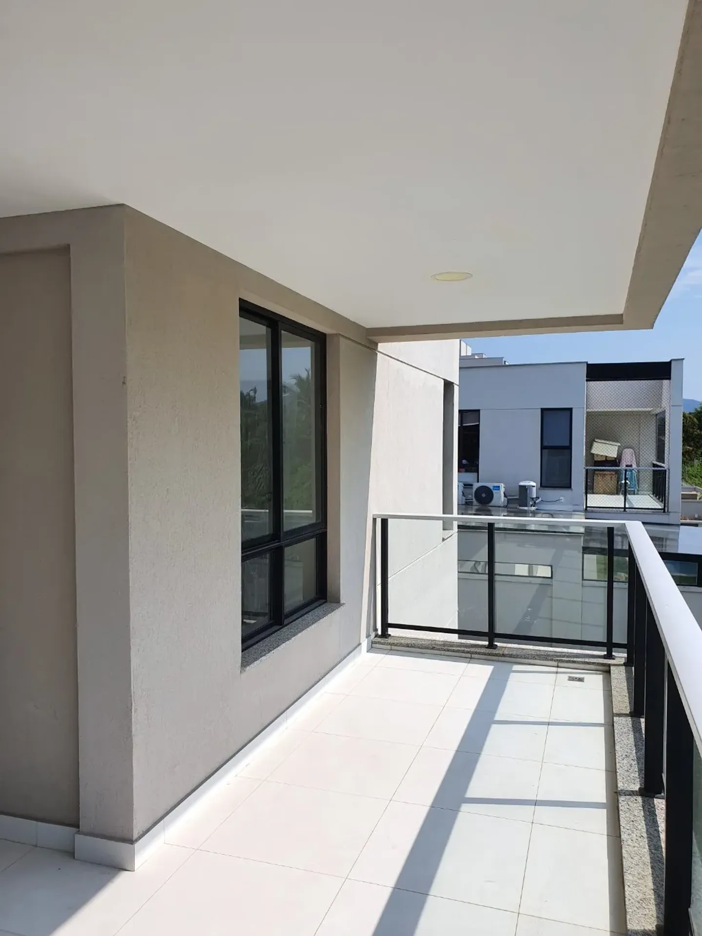 Floor-to-ceiling windows in a 4-bedroom house, 366 m² — photo 15