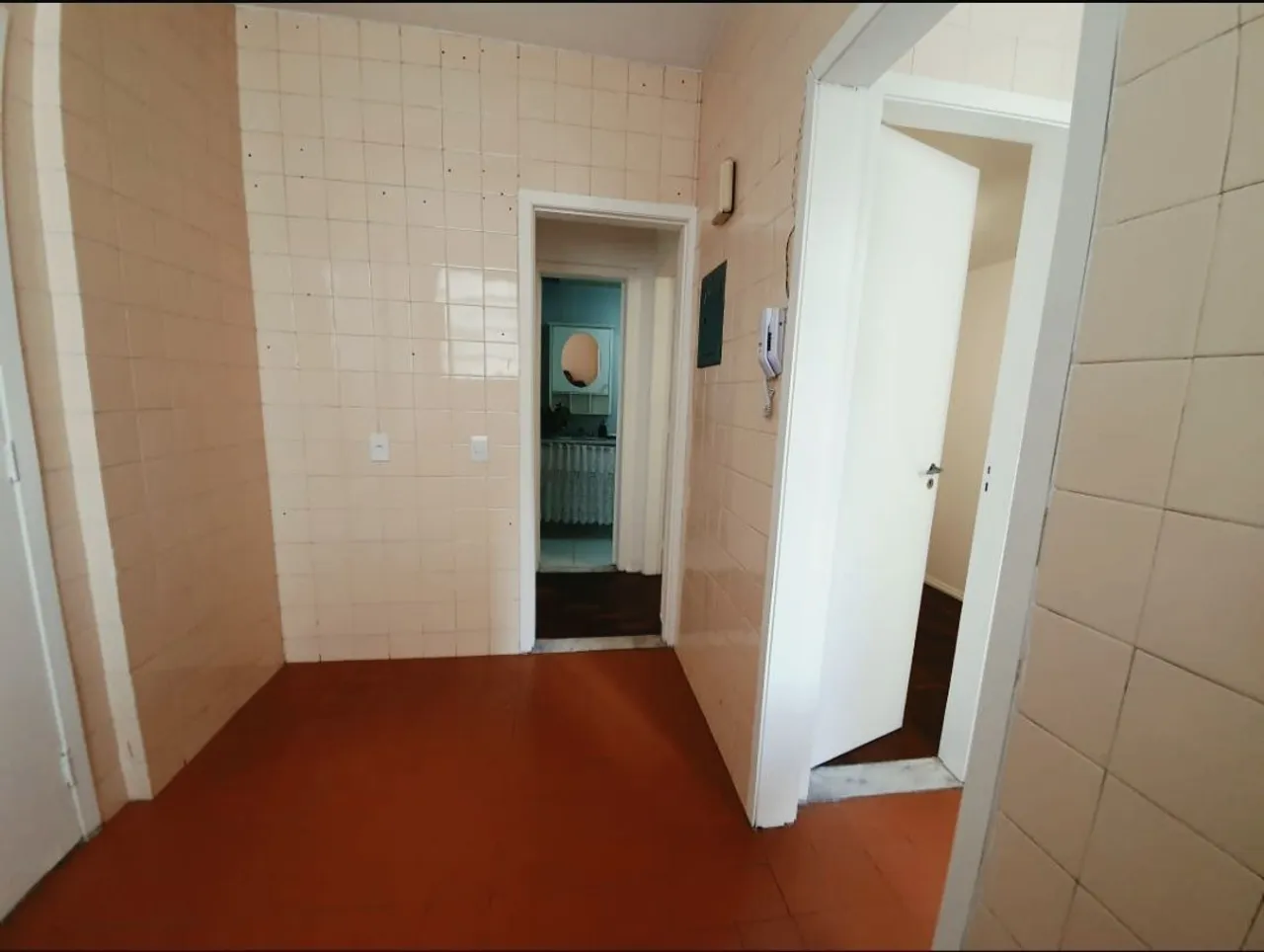Wood or laminate floors in a one-bedroom apartment, 62 m² — photo 16