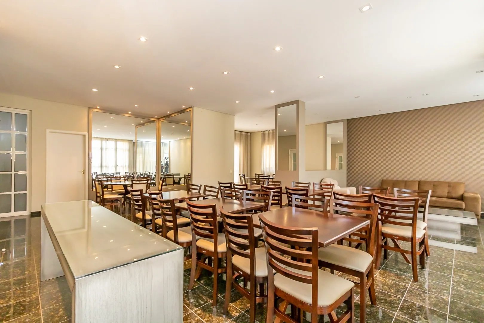 Квартира с балконом 136 м² и 3 спальнями — photo 31