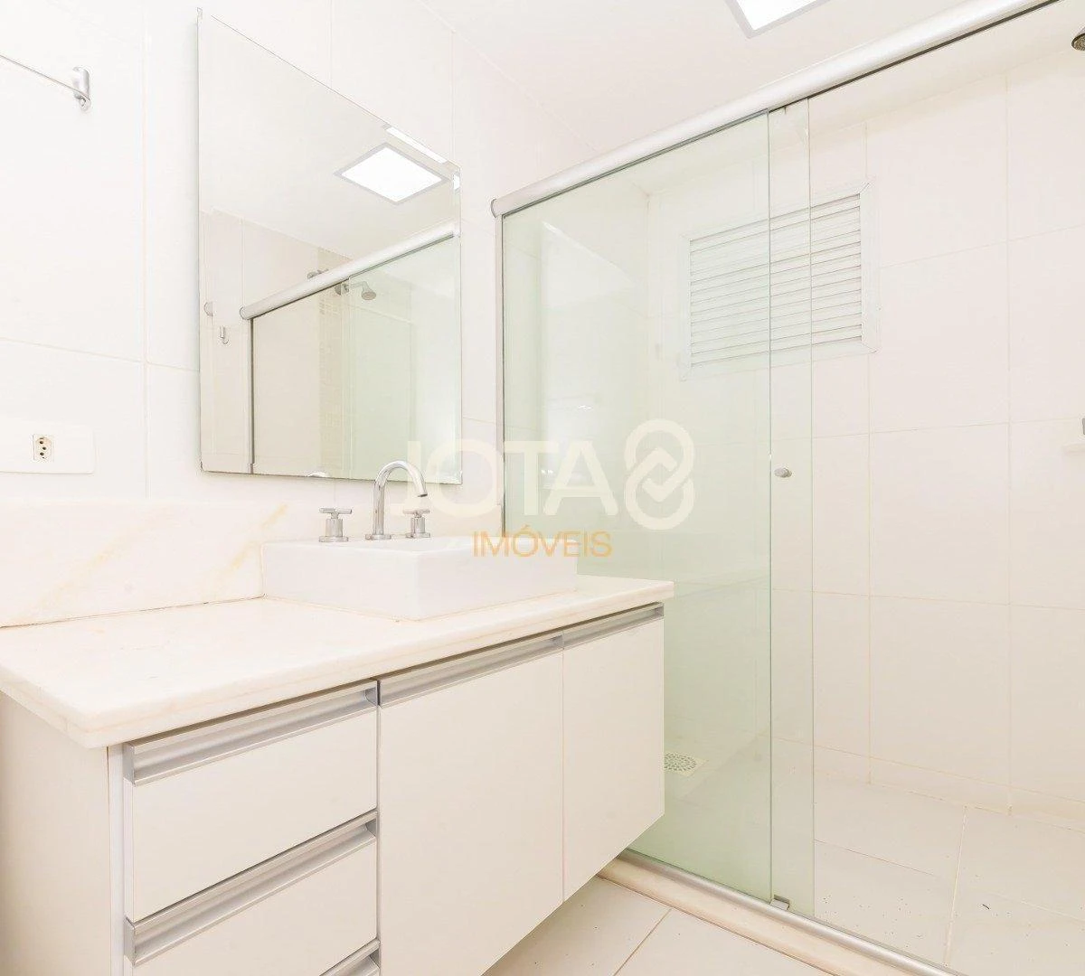 2-bedroom apartment in a building with a gym — photo 40