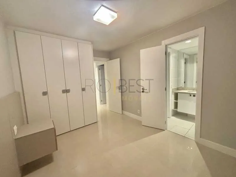 Apartment with 4 bedrooms, 5 bathrooms and a balcony — photo 7