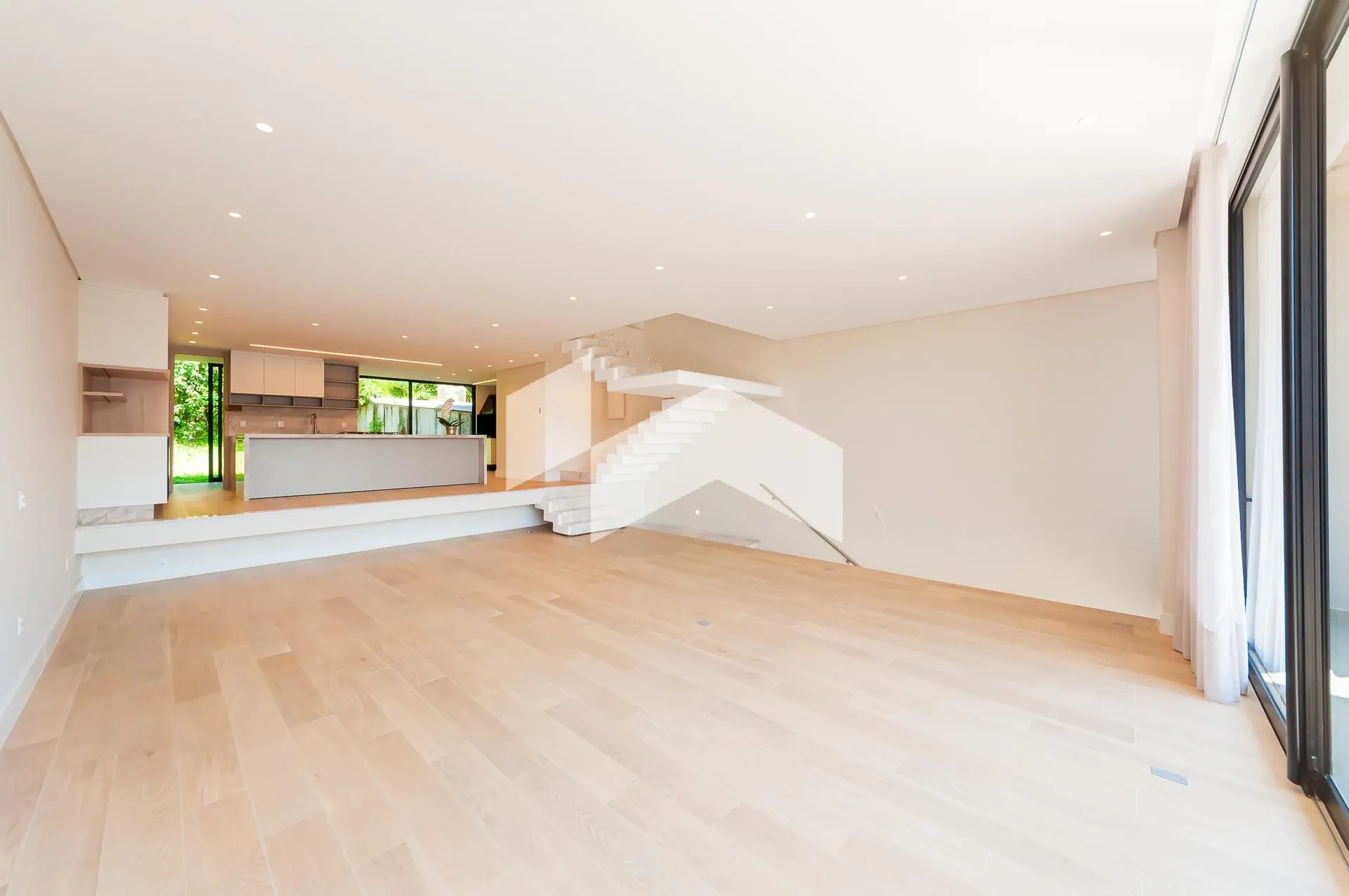 3-bedroom house with a bathtub — photo 24