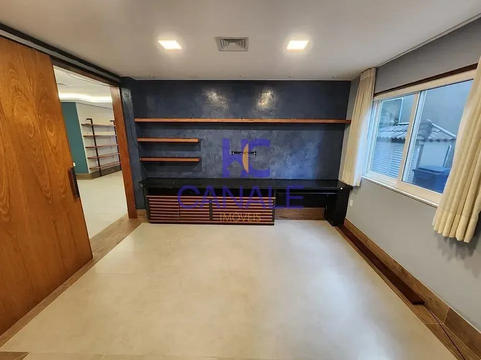House with 5 bedrooms and mountain-view windows — photo 28