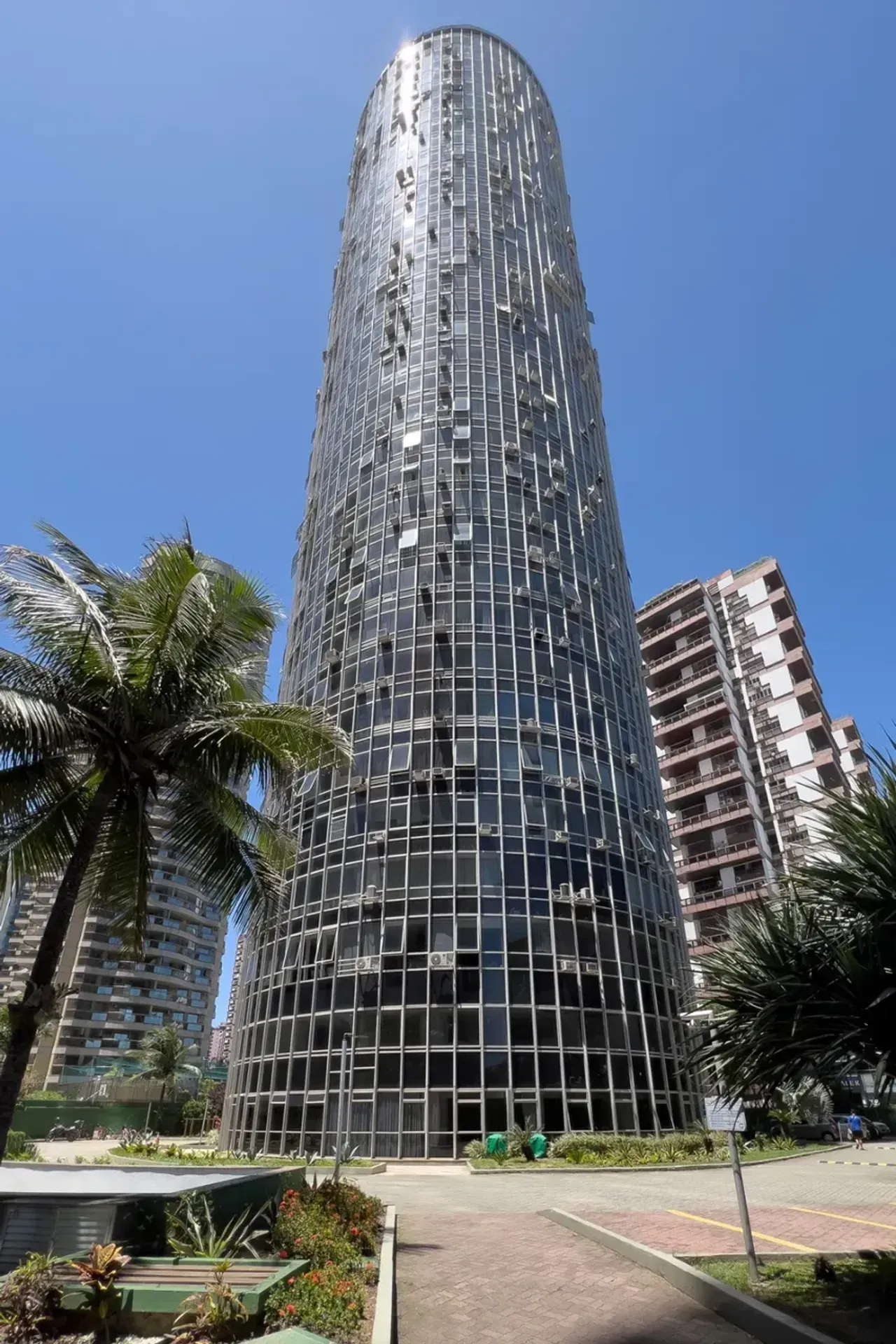 Furnished apartment with 2 bedrooms and water views — photo 43