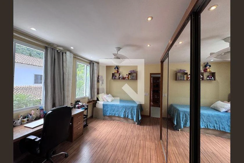 Condo house with 6 en-suite bedrooms and private garden — photo 43