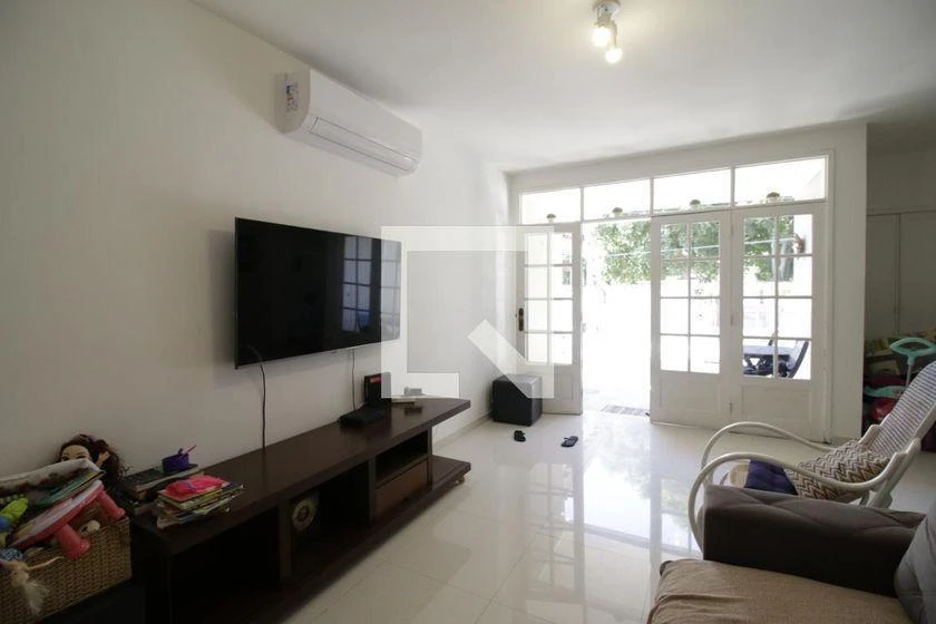 4-bedroom house with a home office — photo 17