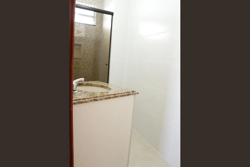 Apartment with 2 bathrooms, balcony and laundry area — photo 28