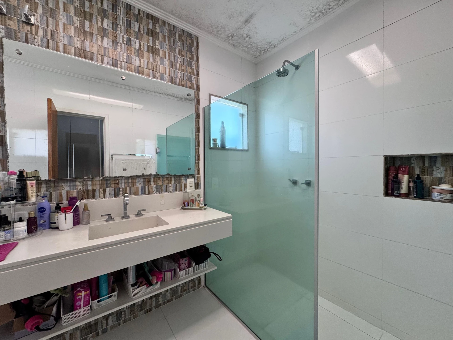 Furnished house with 4 en-suites and 6 bathrooms — photo 68