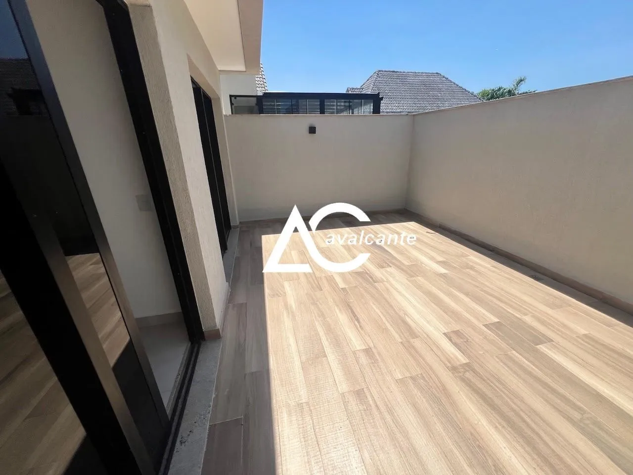 Unfurnished house with 5 bedrooms and 5 bathrooms — photo 22