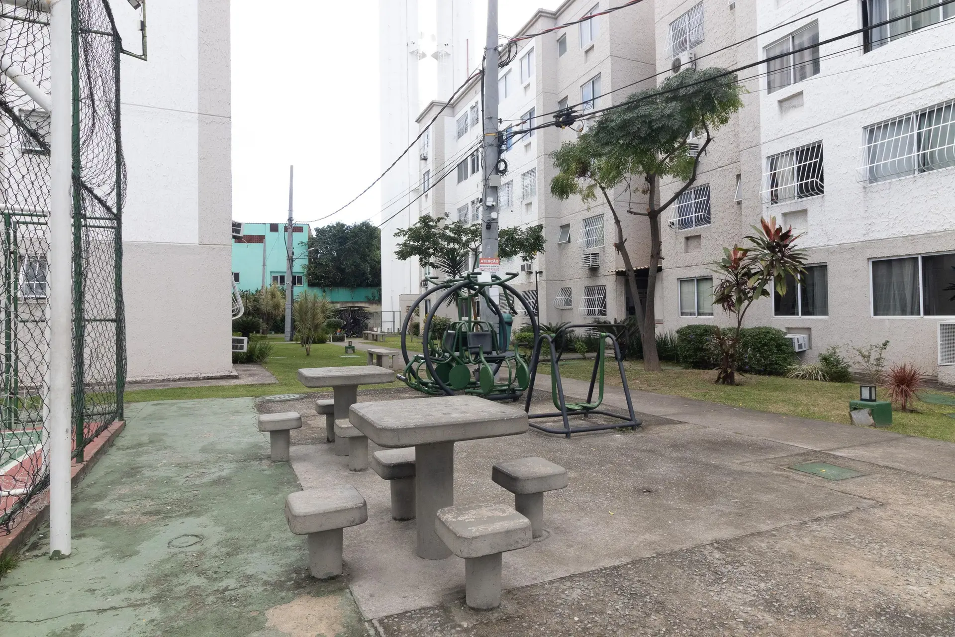 Furnished 2-bedroom apartment with 1 bathroom — photo 29