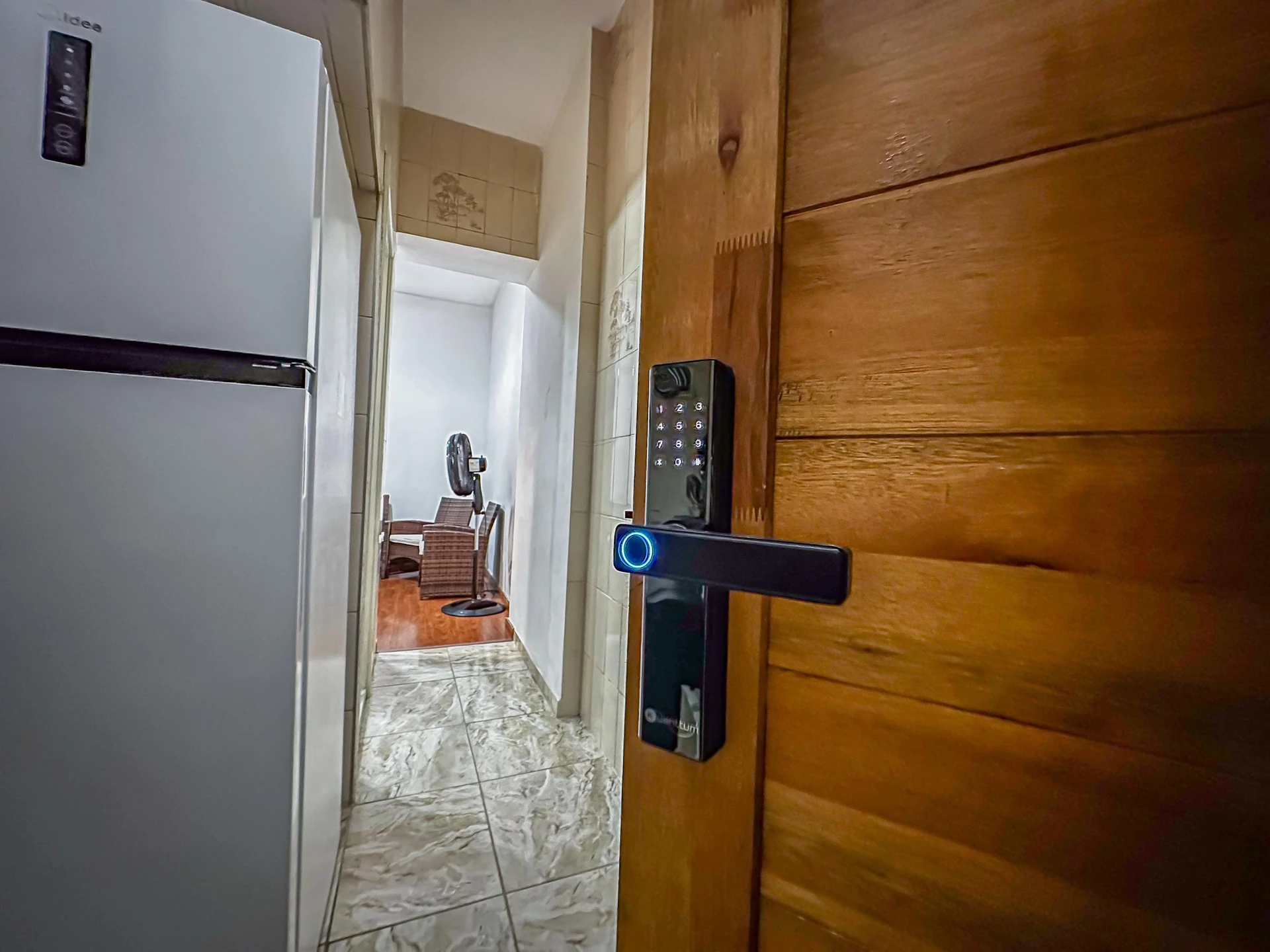 Furnished 1-bedroom apartment with washing machine — photo 31