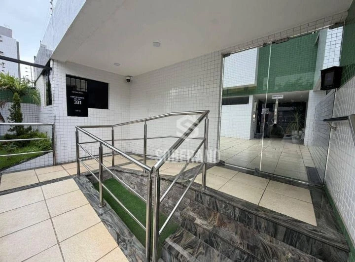 Квартира 140 м² з 3 спальнями та балконом