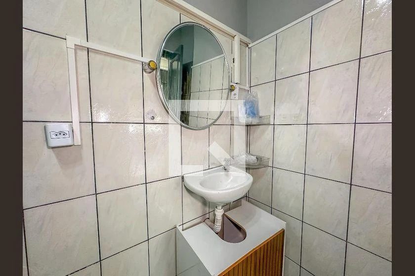 Studio com piso de madeira ou laminado, Centro — photo 19