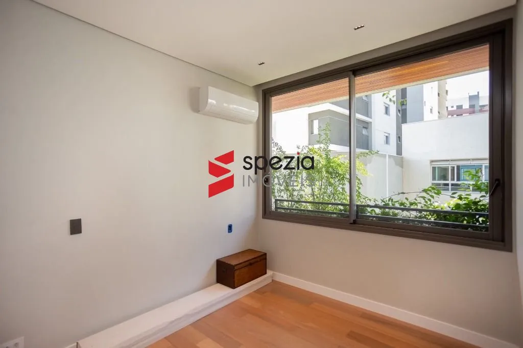 3-bedroom apartment with a grill on the balcony in Curitiba — photo 38
