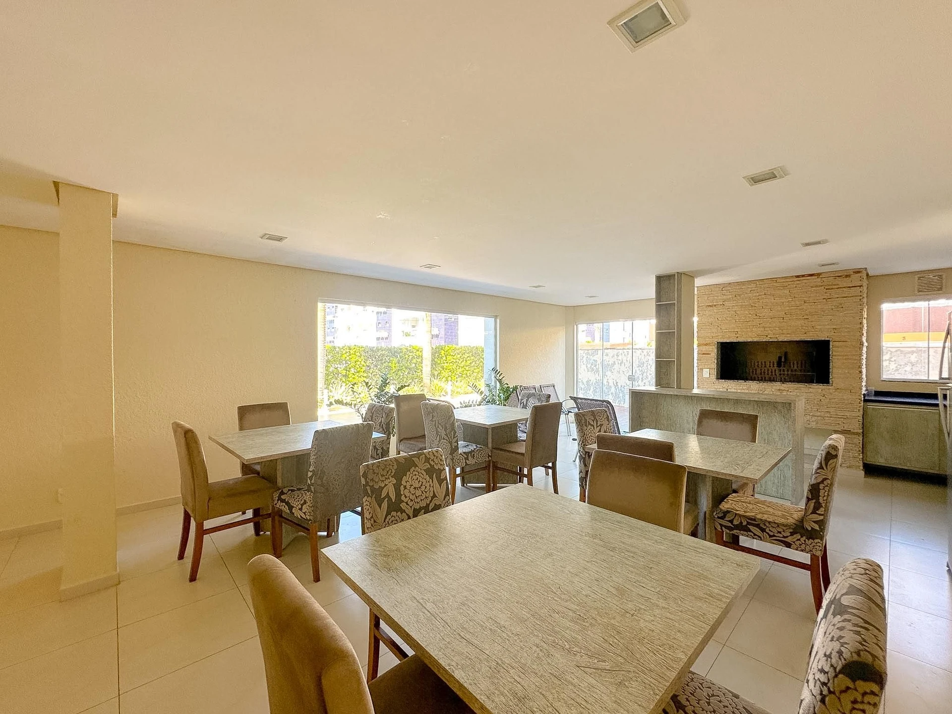 Furnished apartment, 92 m², with a grill on the balcony — photo 26