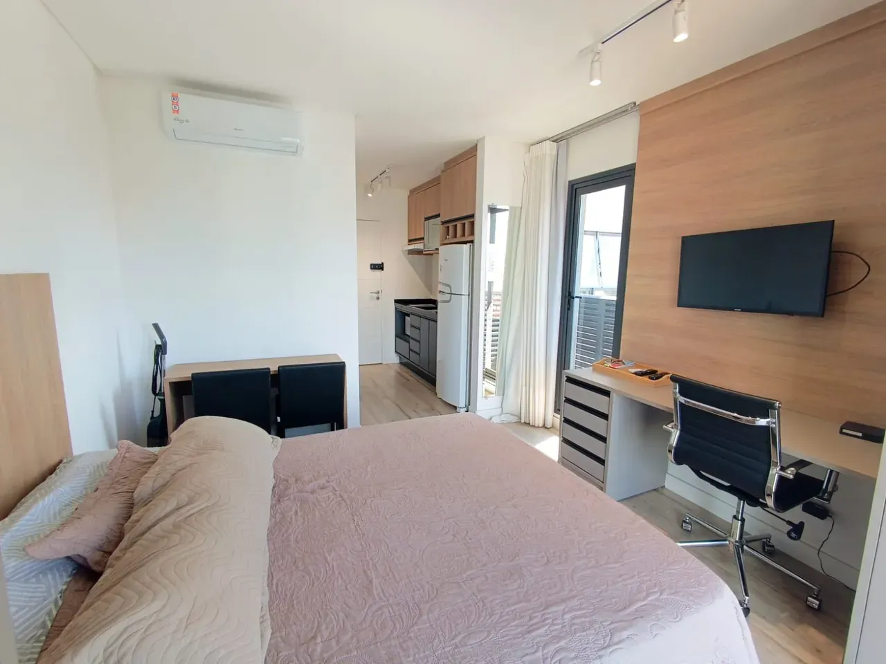 Apartamento amueblado de 30 m² con balcón en el 13º piso — photo 2