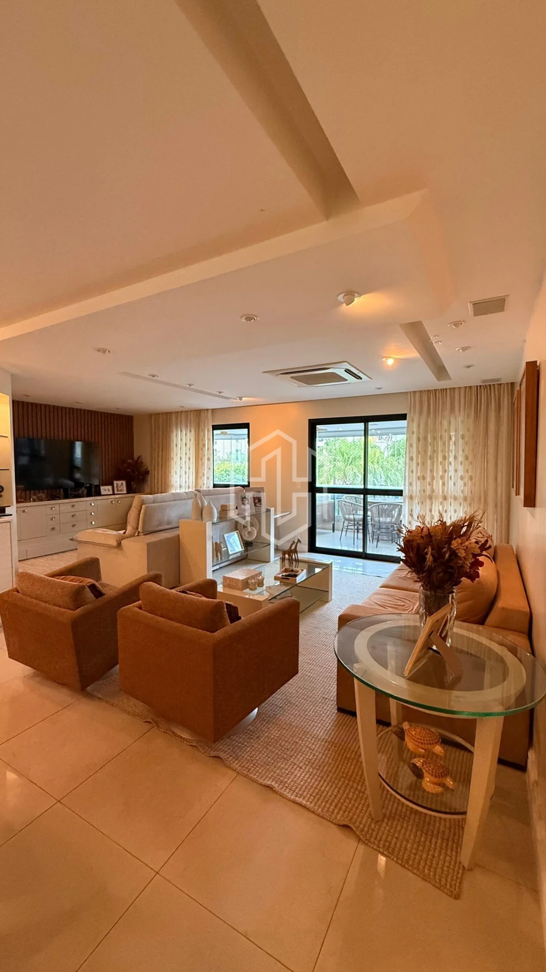 Furnished apartment, 162 m², with floor-to-ceiling windows — photo 19