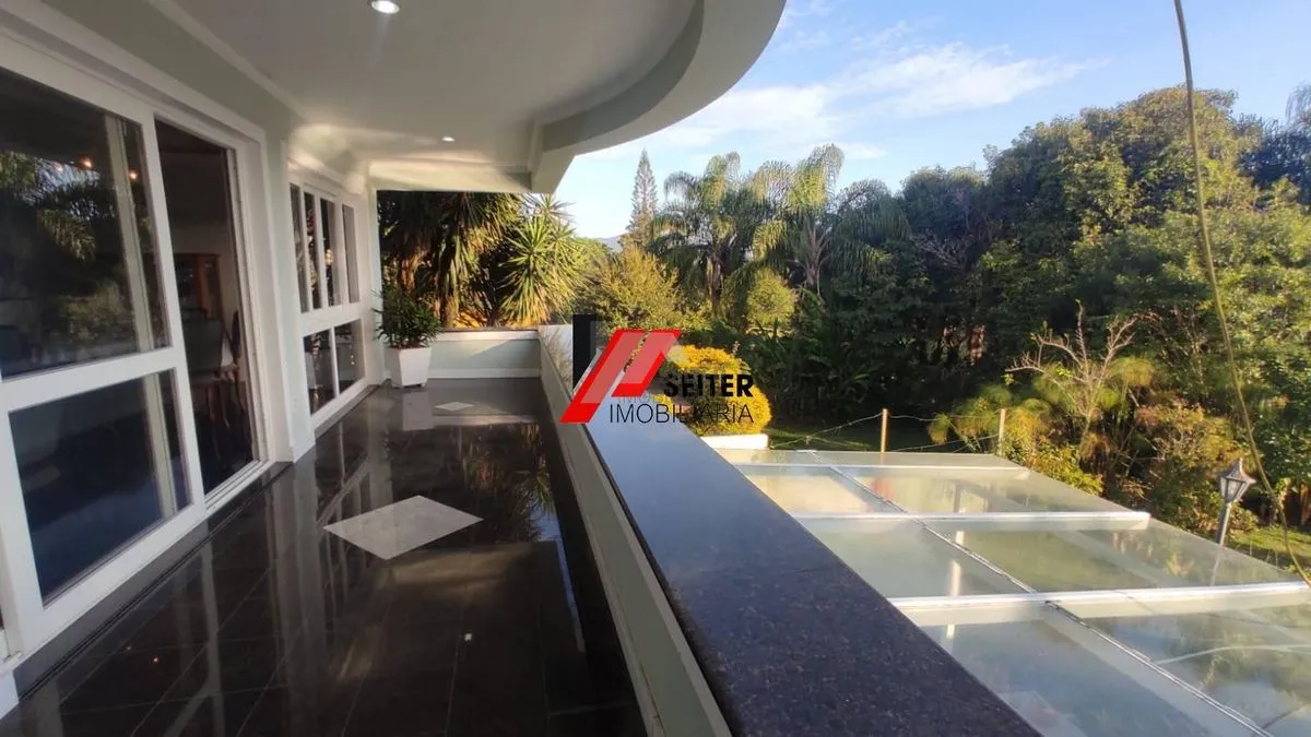 Rental house with 5 bedrooms and an open-plan kitchen — photo 10