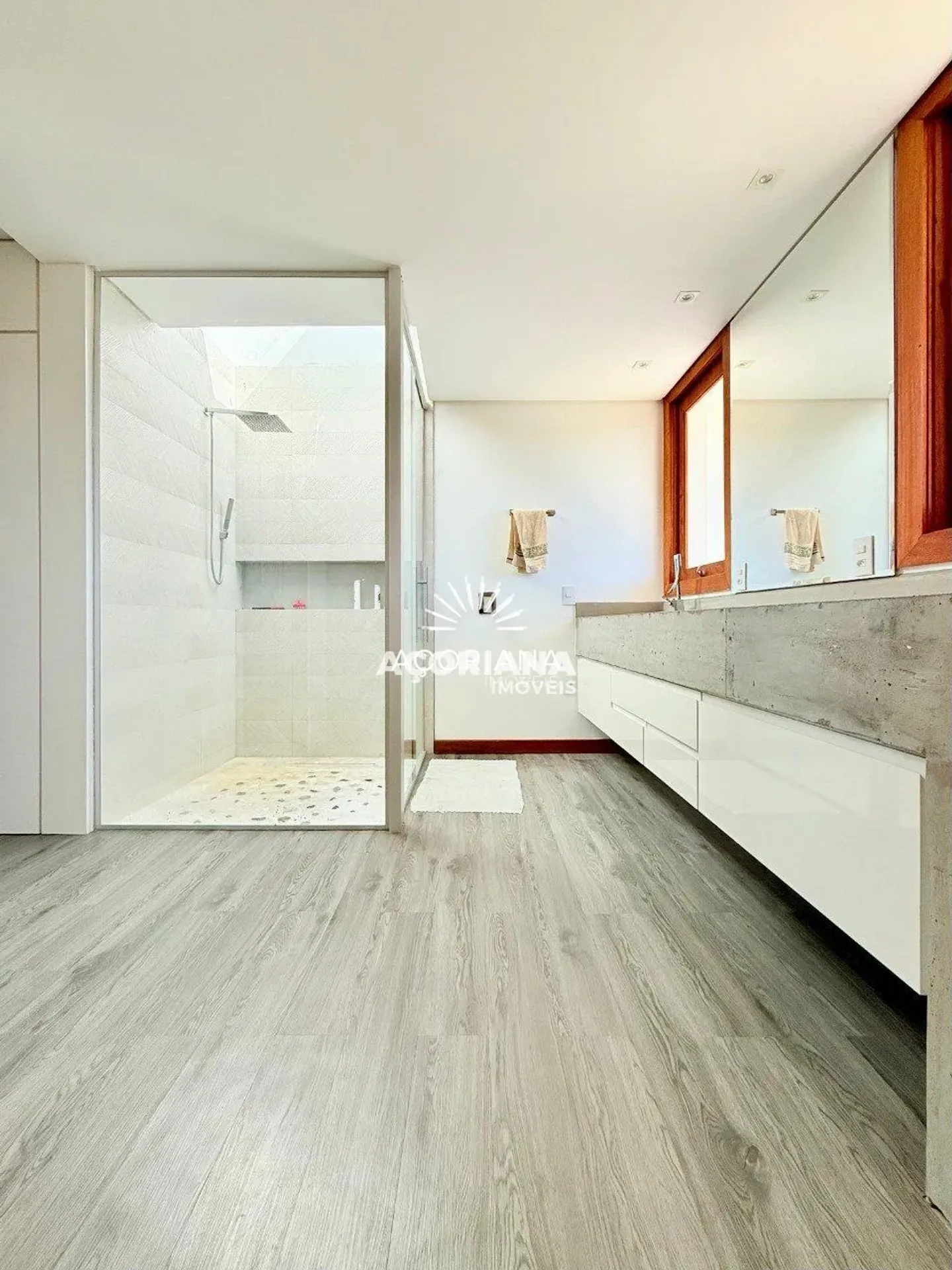 House with open-plan kitchen and 5 bedrooms over 558 m² — photo 40